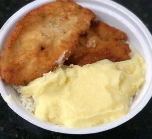 imagem do produto Frango frito com purê de batata