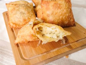 imagem do produto Mini pastel super crocante de queijo - Porção 6 unid.