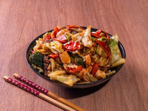 imagem do produto Pratos Quentes Aqui ( Yakisoba - Shimeji )