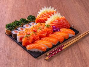 imagem do produto Oga salmon 2- 38 unidades + 1 shimeji de cortesia