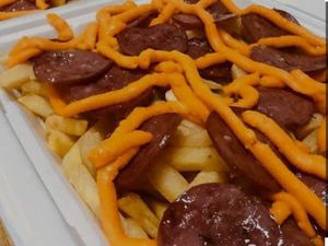 imagem do produto Batata frita com calabresa e cheddar.