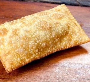 imagem do produto Pastel de carne com queijo.