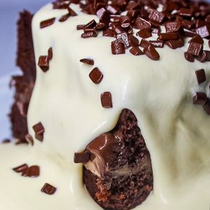 imagem do produto Bolo gelado de Brigadeiro com calda de leite ninho 