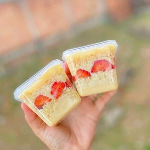 imagem do produto Bolo no pote ninho com morango 