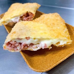 imagem do produto Pastel de calabresa com queijo mussarela e catupiry 