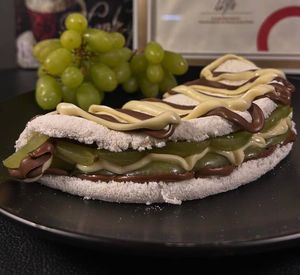 imagem do produto Tapioca + Creme de avelã, Creme de leite Ninho e Uva verde