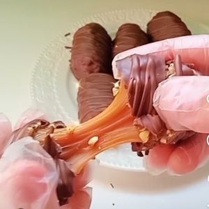 imagem do produto Bombom de caramelo com amendoim