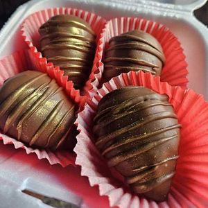 imagem do produto 4 bombons de morango