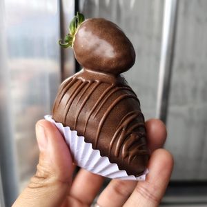 imagem do produto Coxinha de brigadeiro com morango