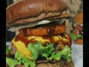 imagem do produto 2 cheddar burger + chips + guarana 1lt