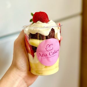 imagem do produto Copo de Brownie com Morango 