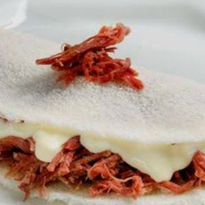 imagem do produto tapioca recheada com carne seca e creme cheese😋 