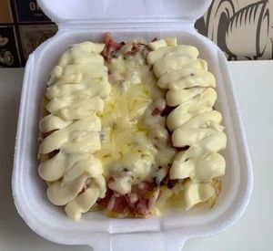 imagem do produto Batata Recheada C/(Carne Seca +Queijo mussarela e Borda de Requeijão cremoso)P