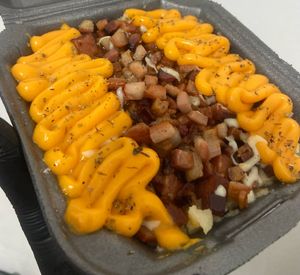 imagem do produto Batata Recheada C/(Calabresa ao molho +Bacon e Cheddar) P
