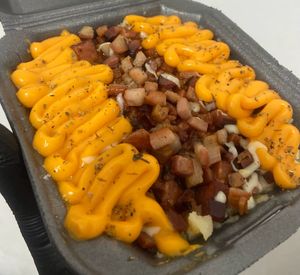 imagem do produto Batata Recheada C/(Calabresa ao molho +Bacon e Cheddar) M