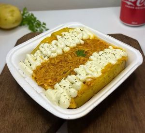 imagem do produto Batata Recheada C/(Frango Cremoso com Queijo mussarela + Borda de Requeijão)M