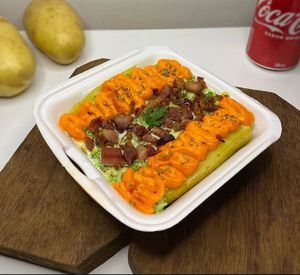 imagem do produto Batata Recheada C/( Brócolis Cremoso + Bacon com Borda de cheddar) M