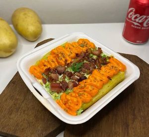 imagem do produto Batata Recheada C/( Brócolis Cremoso + Bacon com Borda de cheddar) P