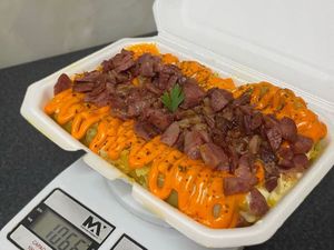 imagem do produto Batata Recheada C/(Calabresa ao molho +Bacon e Cheddar) G
