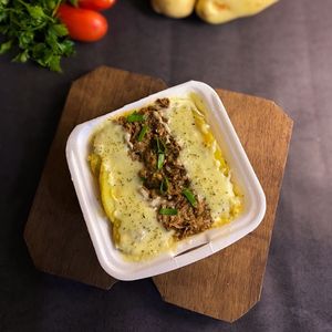 imagem do produto Batata Recheada C/(Molho Abolonhesa + Borda de Provolone)) P