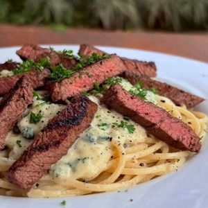 imagem do produto Espaguete de Molho de Gorgonzola com Tiras de Filé Mignon