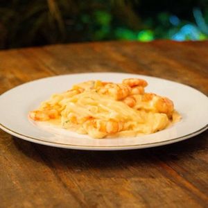 imagem do produto Fettuccine ao Molho Branco com Camarão e Queijo Mussarela