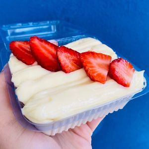 imagem do produto Pavê Duplo Ninho com Morango