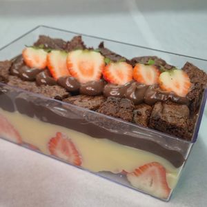 imagem do produto CAKE BOX DE BROWNIER E MORANGO