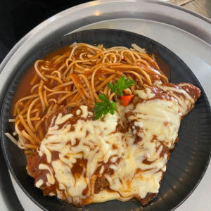 imagem do produto FRANGO Á PARMEGIANA ( SERVE 1 PESSOAS ) 