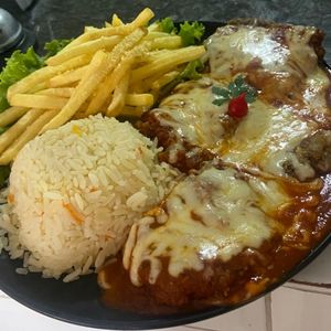imagem do produto Frango à Parmegiana Com Arroz e Batata Frita 