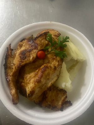 imagem do produto Macaxeira com peito de Frango Grelhado 