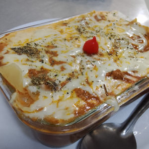imagem do produto LASANHA À BOLONHESA ( SERVE 1 PESSOA ) 