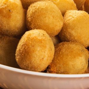 imagem do produto Bolinho De Queijo com molho Rosé 