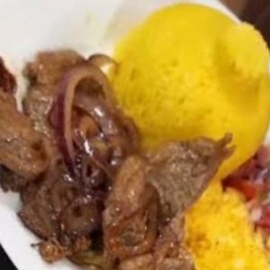 imagem do produto Cuscuz com Bife acebolado 