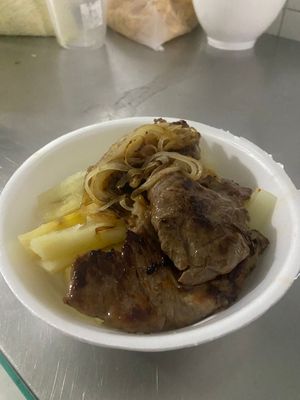 imagem do produto Macaxeira com Bife acebolado 