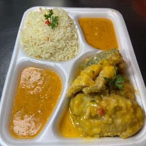 imagem do produto PEIXE DOURADO AO MOLHO DE COCO 