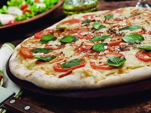 imagem do produto Pizza Massa de Fermentação Natural | Marguerita | 35 cm | 8 Fatias