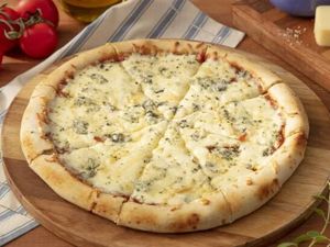 imagem do produto Pizza Massa de Fermentação Natural | Quatro Queijos | 35 cm | 8 Fatias