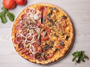 imagem do produto Pizza Meio a Meio | Massa de Fermentação Natural | 35 cm | 8 Fatias