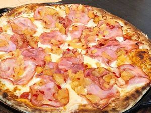 imagem do produto Pizza massa de fermentação natural, lombinho com abacaxi 35 cm 8 fatias