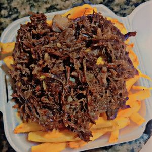 imagem do produto Batata palito com cheddar cremoso e costela desfiada 