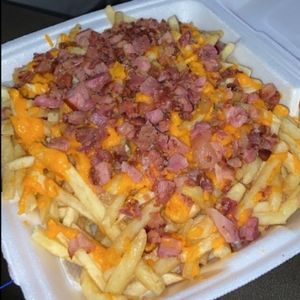 imagem do produto Batata-Frita Recheada Grande C/Bacon,Calabresa e Cheddar