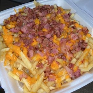 imagem do produto Batata-Frita Pequena Recheada C/Bacon,Calabresa e Cheddar