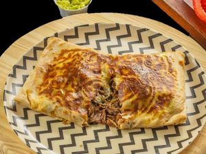 imagem do produto 4- Stanger Things (Carne Seca Desfiada com Queijo Musarela e Catupiry)