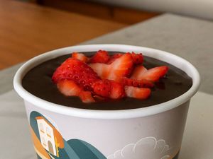 imagem do produto Vale de Frutas Vermelhas com Brownie Tradicional