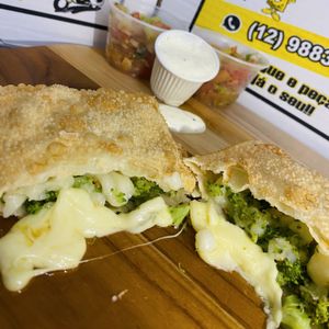 imagem do produto Pastel De Brócolis C/ Queijo 30cm