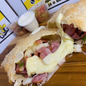 imagem do produto Pastel de Calabresa c queijo 30cm