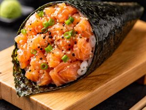 imagem do produto Super Temaki Salmão Especial (200g de Puro Sabor)