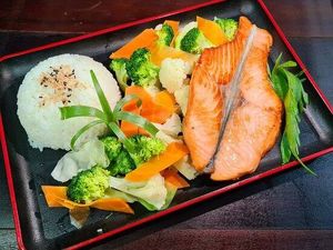 imagem do produto Teppan de Salmão com Legumes "Cortesia 1 Coca Cola 200 ml"