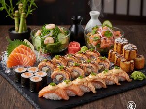 imagem do produto Rodízio Premium em Casa (Fartura + Salmão Fresco) "Cortesia 2 Guiozas"